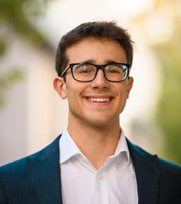 Justin Nardella headshot